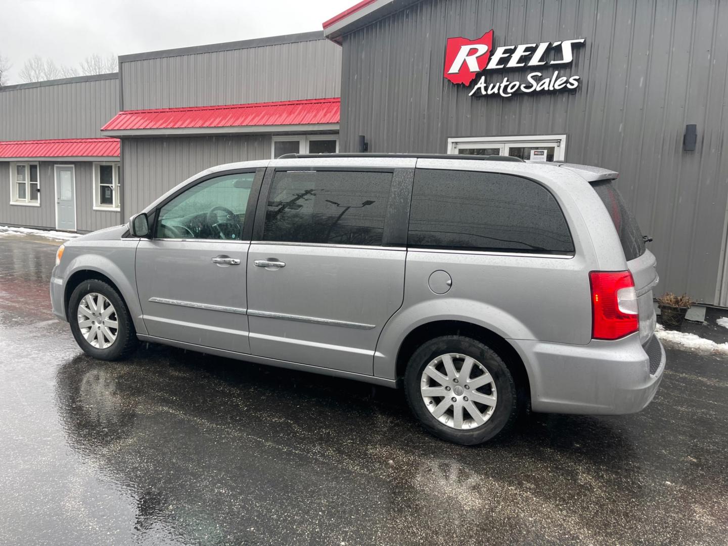 2016 Silver /Black Chrysler Town & Country Touring (2C4RC1BG4GR) with an 3.6L V6 DOHC 24V FFV engine, 6A transmission, located at 11115 Chardon Rd. , Chardon, OH, 44024, (440) 214-9705, 41.580246, -81.241943 - Photo#10